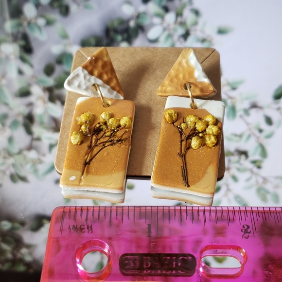 Handmade polymer clay earrings real flowers - Picture 3 of 8